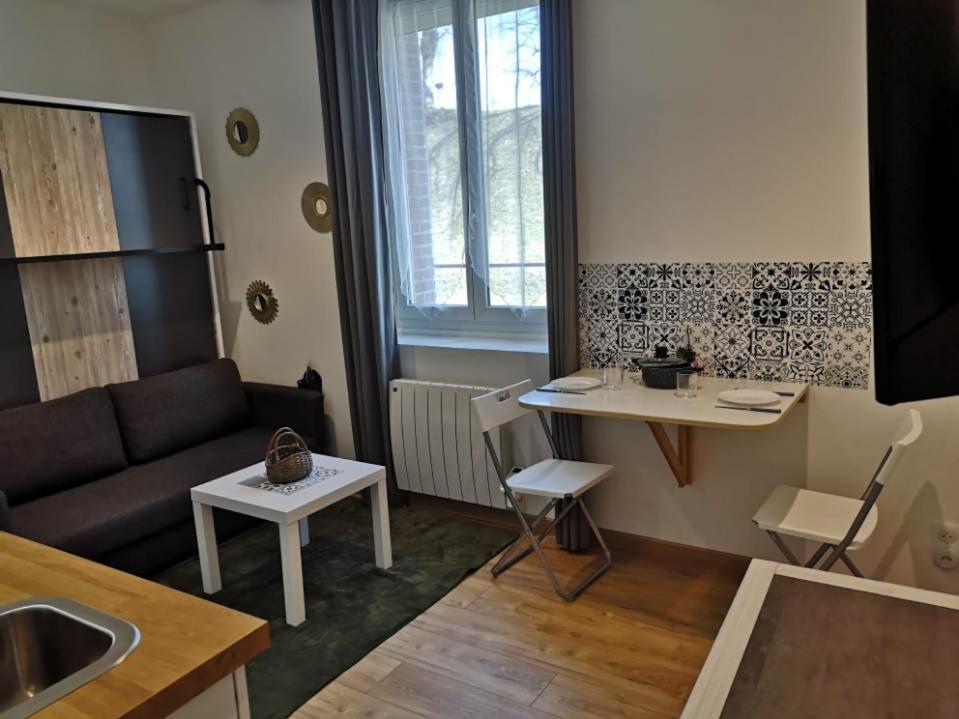 Superbe Studio Face Au Chateau Gisors Exterior foto