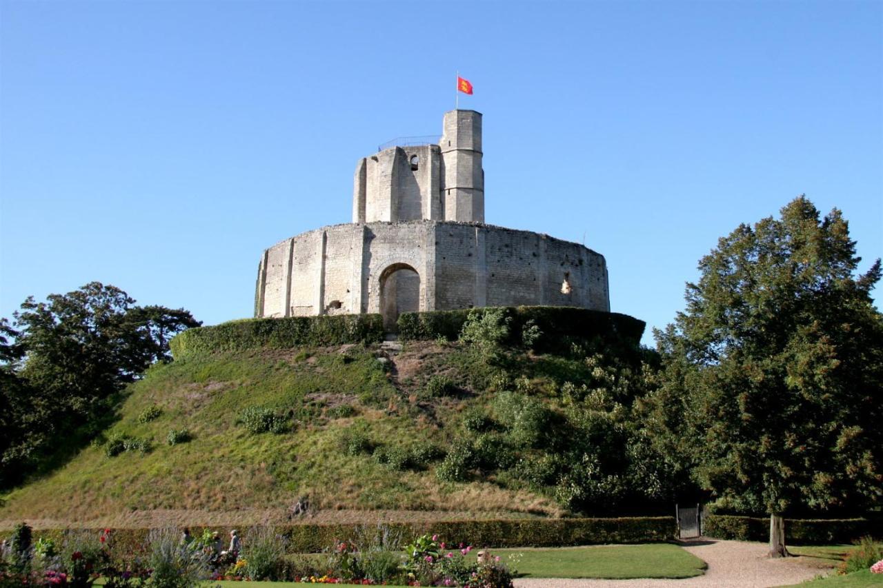 Superbe Studio Face Au Chateau Gisors Exterior foto
